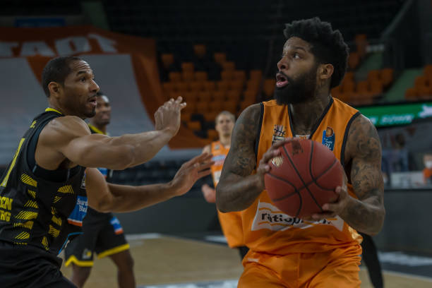 舞台上狭路 舞台上狭路